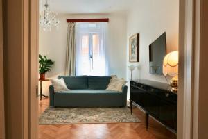 Galileo Galilei Design Apartment by the Park