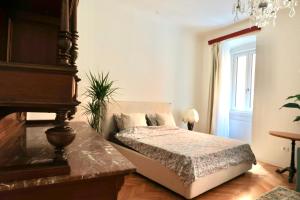 Galileo Galilei Design Apartment by the Park
