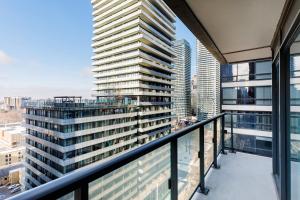 Stylish Condo Downtown UofT Ryerson