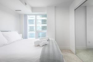 Stylish Condo Downtown UofT Ryerson