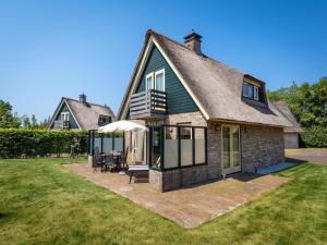 6-Guest Texel Villa with Sauna & Spa