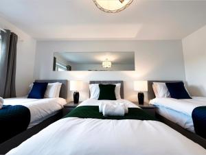 Cosy Glasgow Base with Free Parking & En-Suite