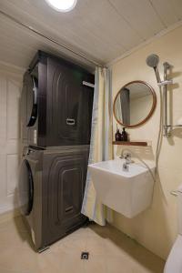 Entire Home, 3 Queen Beds, Easy Access to Gwangjang Market, DDP, Myeongdong