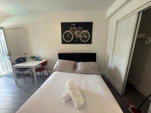 Modern Retreat at 1843 Dewey Street, Minutes to the Beach 105