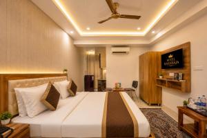 Hotel Maharaja Suites - 1 Minute From Medanta - The Medicity Best Hospital in Gurugram