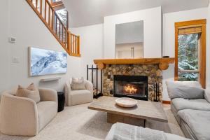 Blackcomb Pines Luxe 3-Bed -Blackcomb