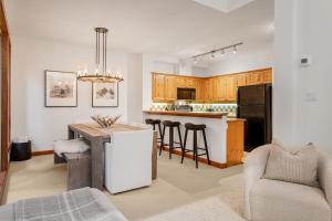 Blackcomb Pines Luxe 3-Bed -Blackcomb