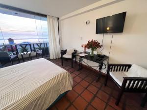 Club Colonial Hotel