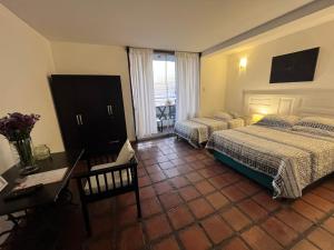 Club Colonial Hotel