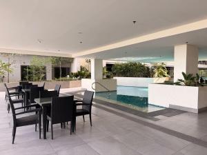 1605 One BR Deluxe Suite at SunnyPlace Residences