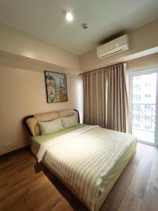 2BR Spacious Apt with Free Pool, View & Gym Access ,near MOA, Okada & Airport