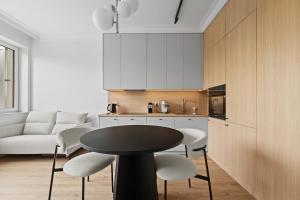 Zamojska Skyline View Apartment by BookingHost