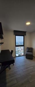 Moderno apartamento en Zona 10 con parqueo y piscina