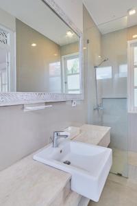 3BR Tropical Villa in the heart of Berawa