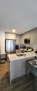 Moderno apartamento en Zona 14 con piscina y parqueo