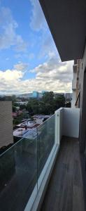 Moderno apartamento en Zona 14 con piscina y parqueo