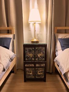 New, 10 minutes to Hongdae, 3 minutes to airport bus, Han River, and Hapjeong Station, Myeongdong, Gyeongbokgung Palace, Seongsu, YG, and Mangwon Market, Luggage storage, free parking
