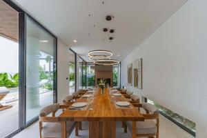 Brand New Villa Amber Luxury 4BR - Private Pool and Rooftop in Berawa, Canggu