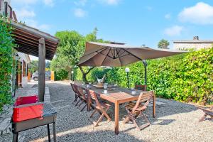 Villa Janela Escape & Retreat, 30m from the Beach - Happy Rentals
