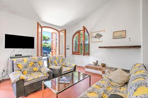 Villa Janela Escape & Retreat, 30m from the Beach - Happy Rentals