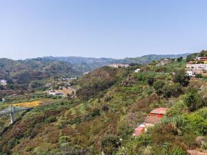 Vivelorural casa Priya, Teror, pool and views
