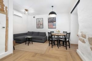 Two-Level Apartment in the City Center with Air Conditioning by Noclegi Renters