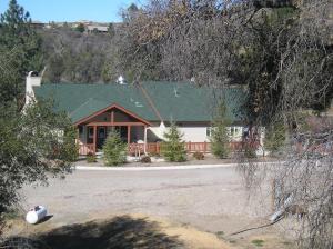 Oakzanita Springs Camping Resort Cottage 4