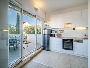 Apartments Tomy - One Bedroom Apartment with Balcony and Sea view Apartment 1