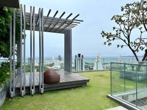 Sea View 2 BR Condo Next to Pier & Walking Street