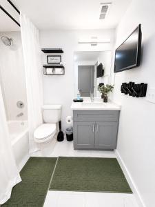 City Escape 10 Minutes from Downtown Atlanta with Free Parking