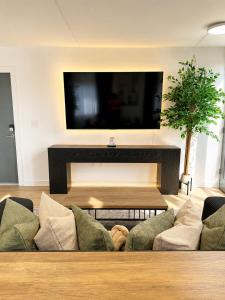 City Escape 10 Minutes from Downtown Atlanta with Free Parking
