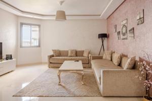 Beautiful apartment in Mansbay Beach next to the beach
