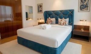 Fortune Home Service Apartment 3BHK, E-120, Near Max Hospital Saket