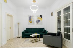 Downtown Bucharest Villa Private Garden & Garage for Parking