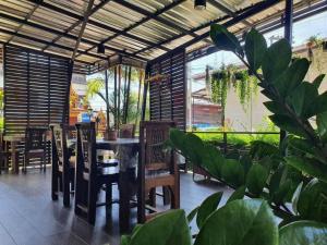 Ritzy House Hotel