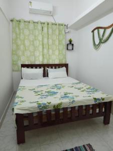 Calm 2 BHK GF with Garden Access in main town - SAGE