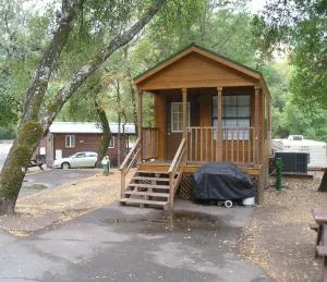 Russian River Camping Resort One-Bedroom Cabin 2 - Las Lomas