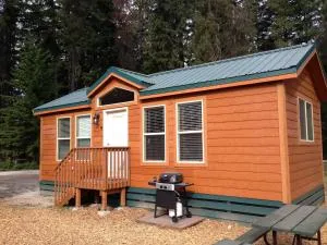 Snowflower Camping Resort Cottage 7 - Graeagle
