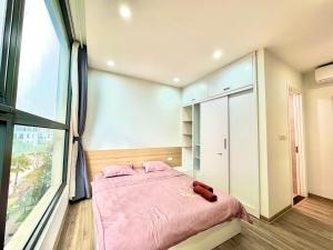 Modern 2Bedroom with Panoramic Lake and Skyline Views