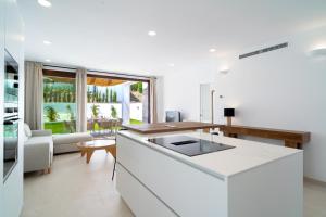 Villas de Punta Lara 18 by Casasol - Mediterranean Villa for 4 People with Solarium, Nerja