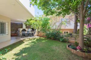 Lagonisi Garden Stay, 10min Walk to Beach