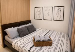 Grey & Wood 1BR with Pool View Shore 2 Near MOA