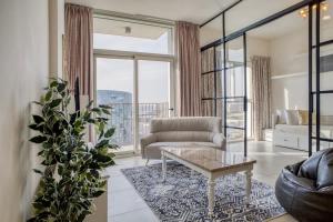 Cosy 2 Bed Apt opposite Dubai Hills Mall