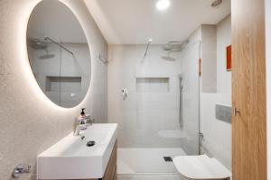 Apartment with sea views 20 m from the beach in Marbella Center