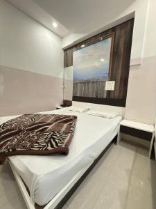 HOTEL KAJAL 966O9O1OO6 Just 150mtr from Shreenathji temple