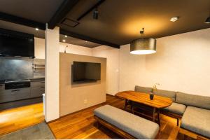 Machiya Izumi Goyo Modern Japanese-style townhouse