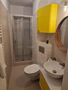 Yellow Apartment - Cismigiu Gardens