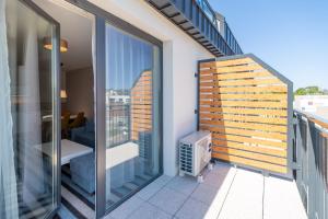 Bel Mare Apartment with Balcony by Noclegi Renters