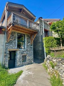 Chalet en pierre entièrement rénové