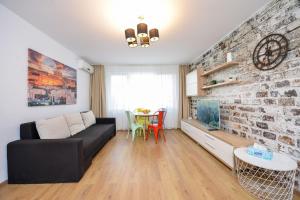 Bucharest Apartment - Two Bedrooms - 6 Guests - Cismigiu Gardens